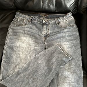 Cute light denim skinny jeans!